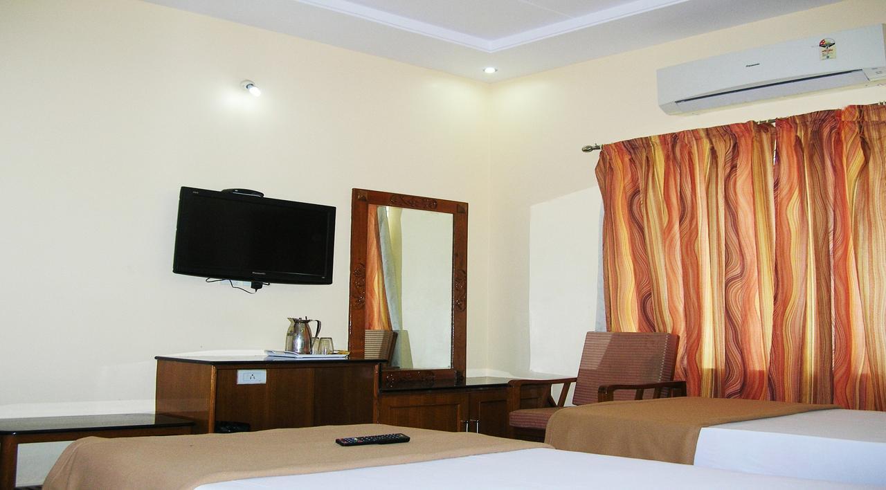 Athidhi Residency Hotel Tirupati Bagian luar foto