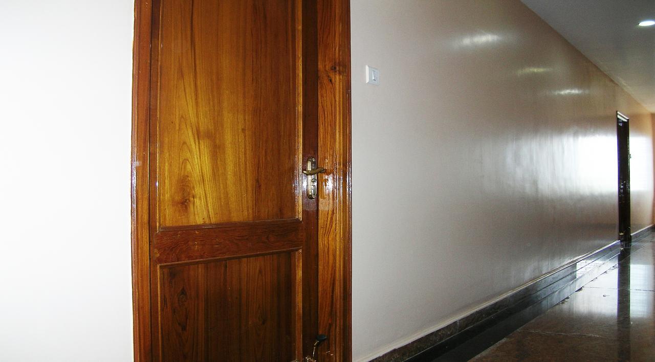Athidhi Residency Hotel Tirupati Bagian luar foto