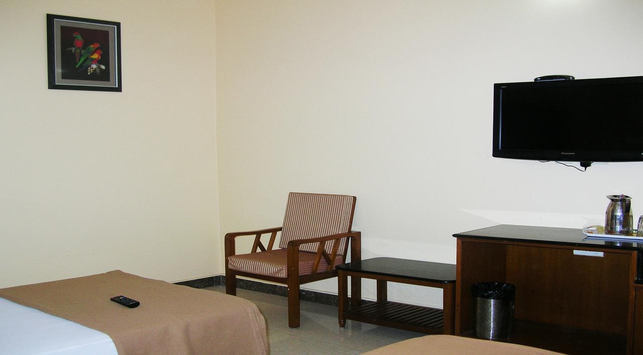 Athidhi Residency Hotel Tirupati Bagian luar foto