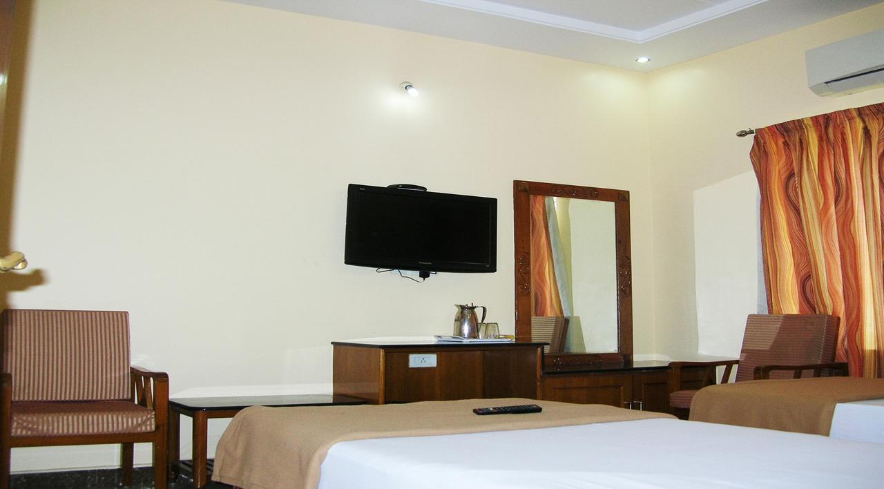 Athidhi Residency Hotel Tirupati Bagian luar foto
