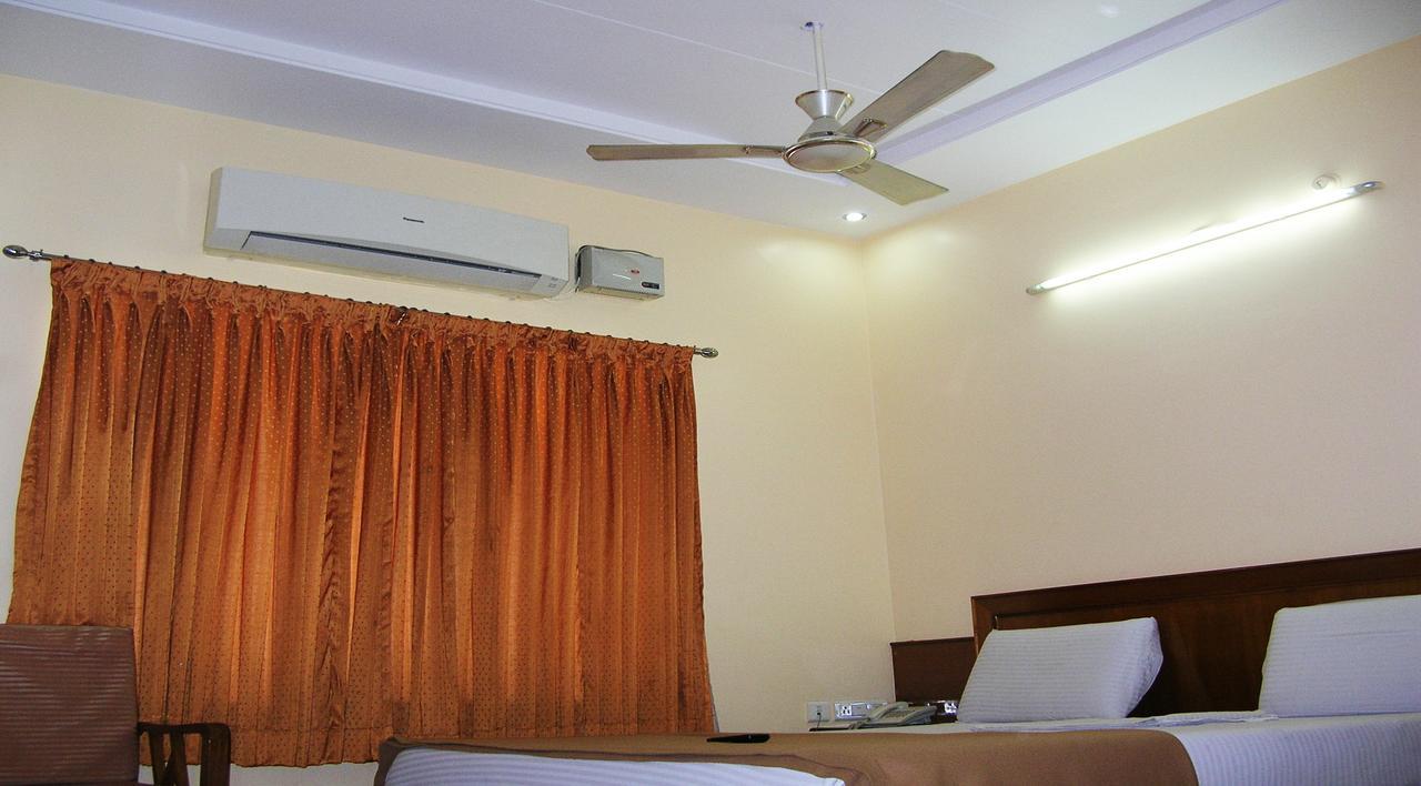 Athidhi Residency Hotel Tirupati Bagian luar foto