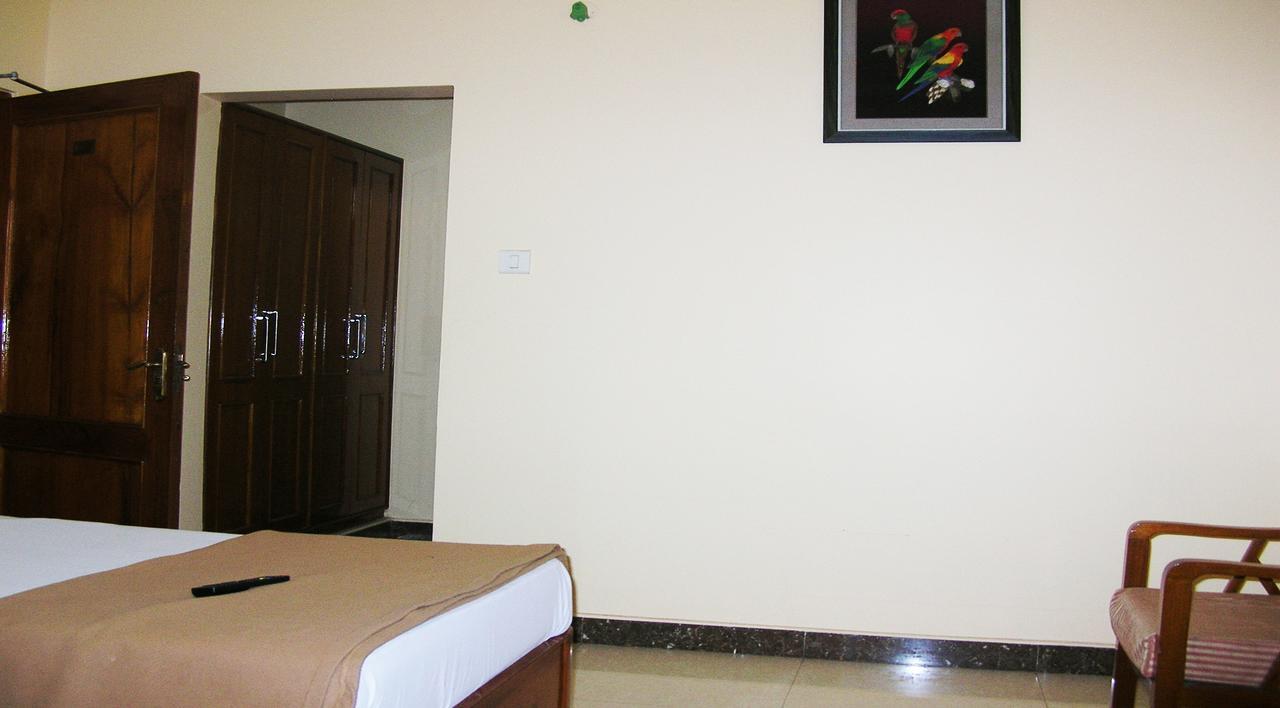 Athidhi Residency Hotel Tirupati Bagian luar foto