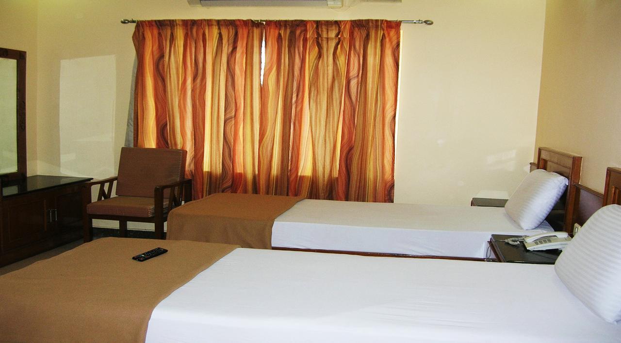 Athidhi Residency Hotel Tirupati Bagian luar foto