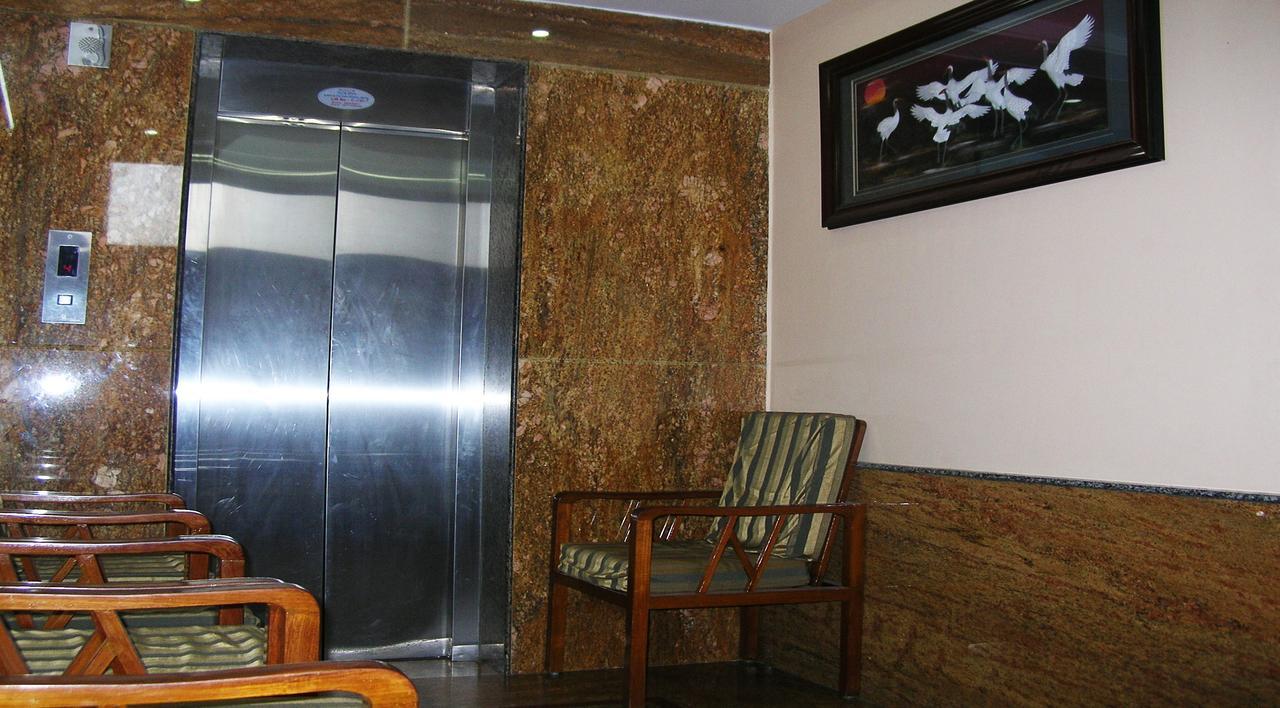 Athidhi Residency Hotel Tirupati Bagian luar foto