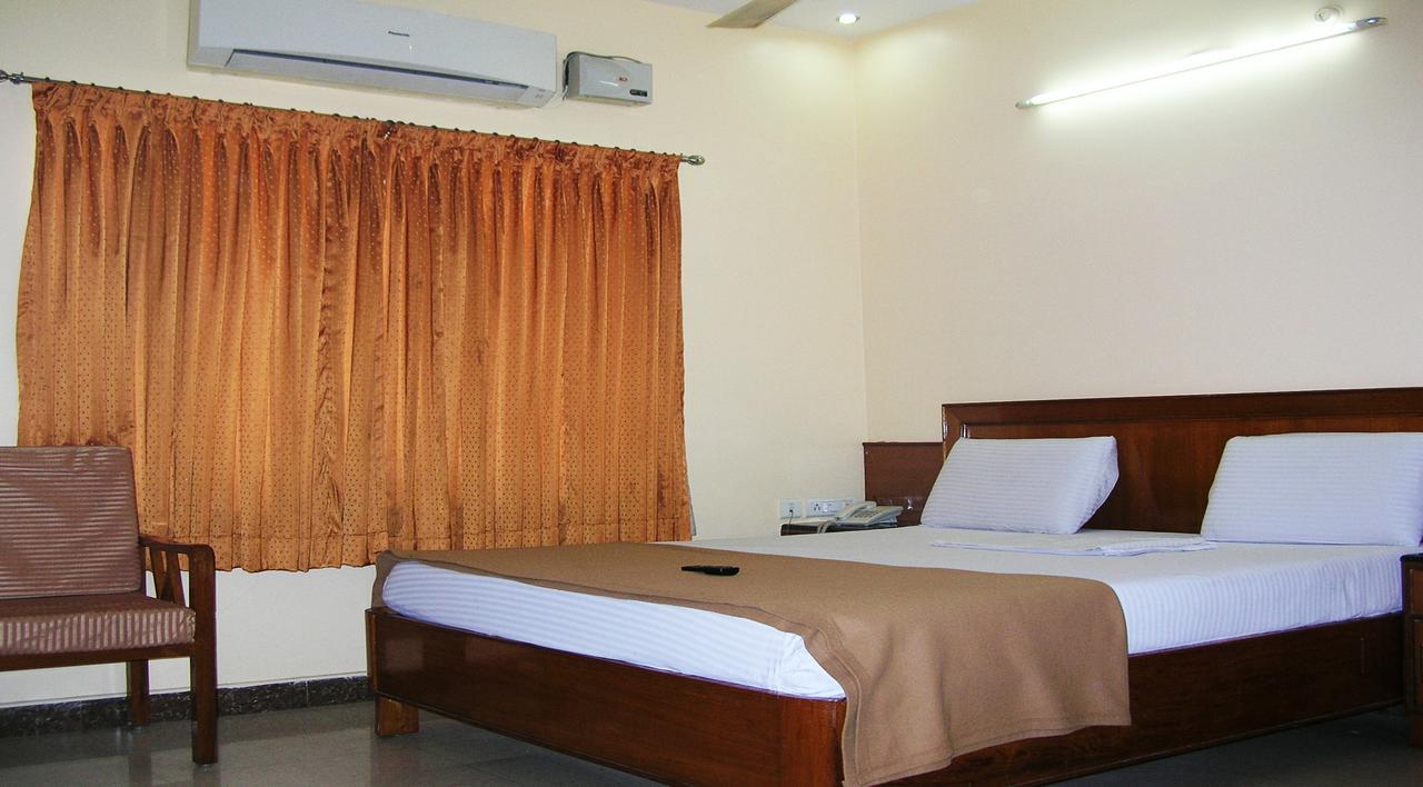 Athidhi Residency Hotel Tirupati Bagian luar foto