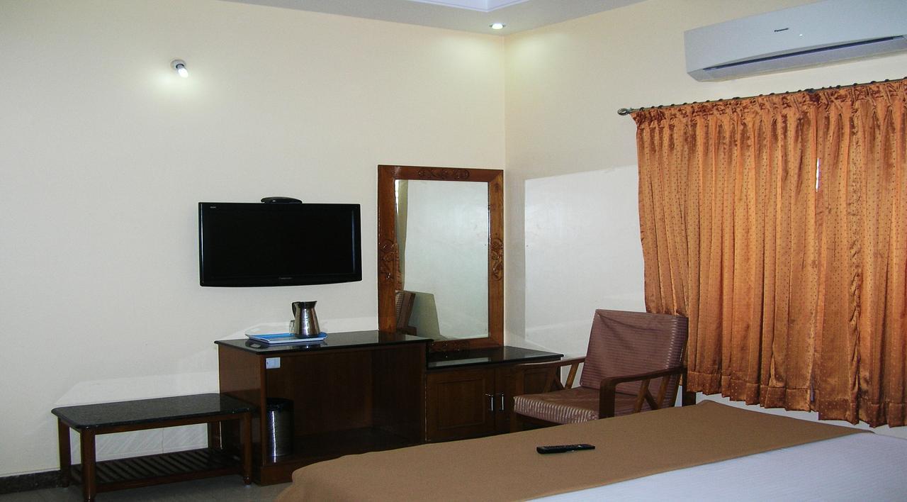 Athidhi Residency Hotel Tirupati Bagian luar foto
