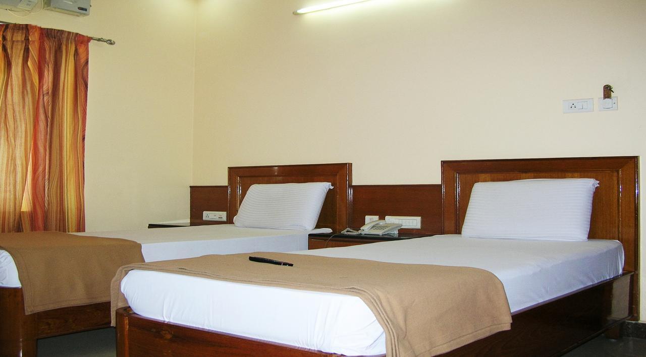 Athidhi Residency Hotel Tirupati Bagian luar foto