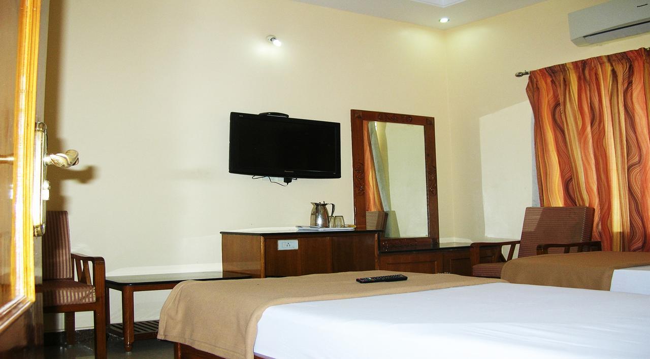 Athidhi Residency Hotel Tirupati Bagian luar foto