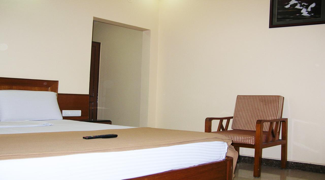 Athidhi Residency Hotel Tirupati Bagian luar foto