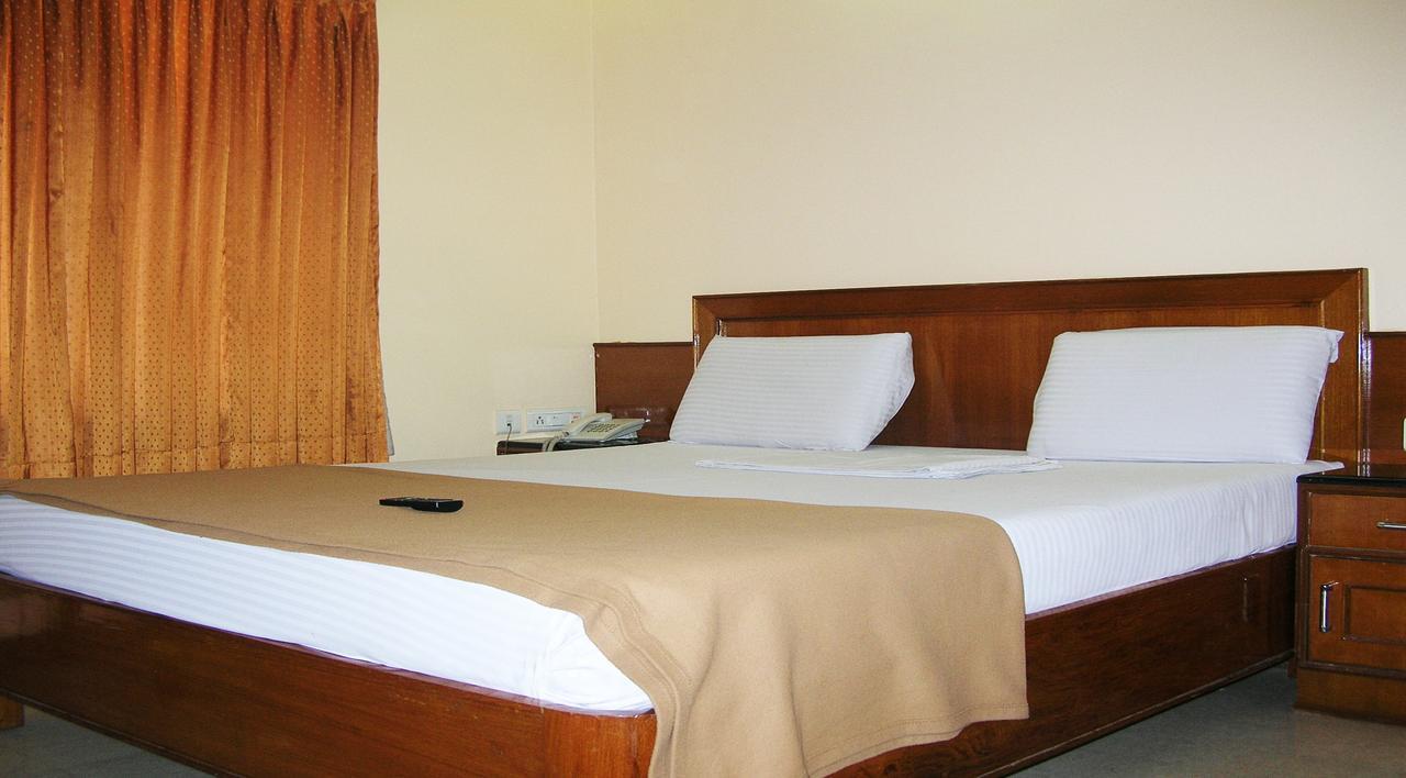 Athidhi Residency Hotel Tirupati Bagian luar foto