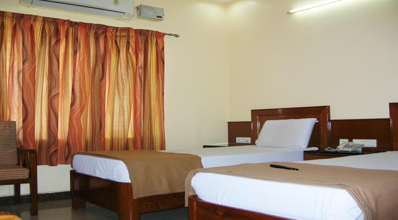 Athidhi Residency Hotel Tirupati Bagian luar foto